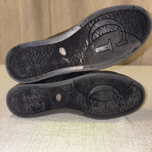 Guess | Women's Sneakers Black with Gold accents | Size 9M - Picture 6 of 8
